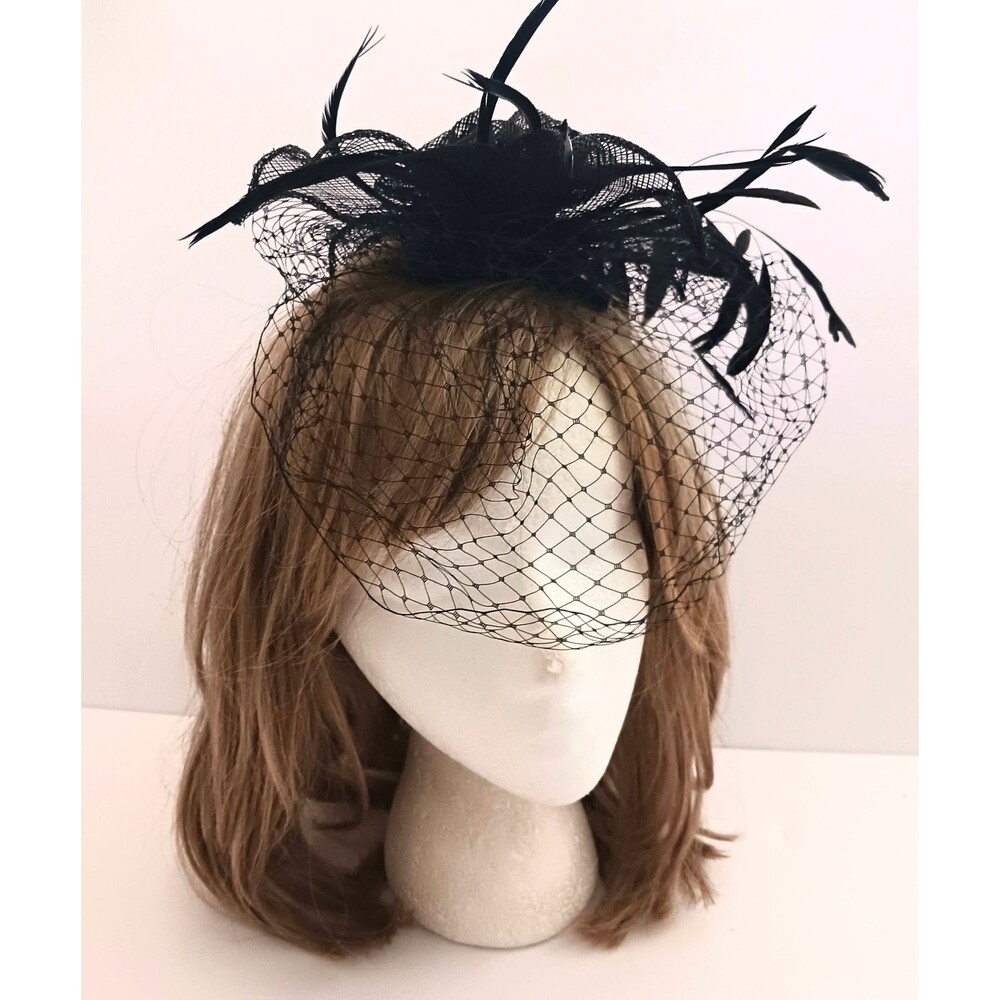 Fascinator Hat /Comb Blk Tulle Feathers Veil O/S Weddings Parties